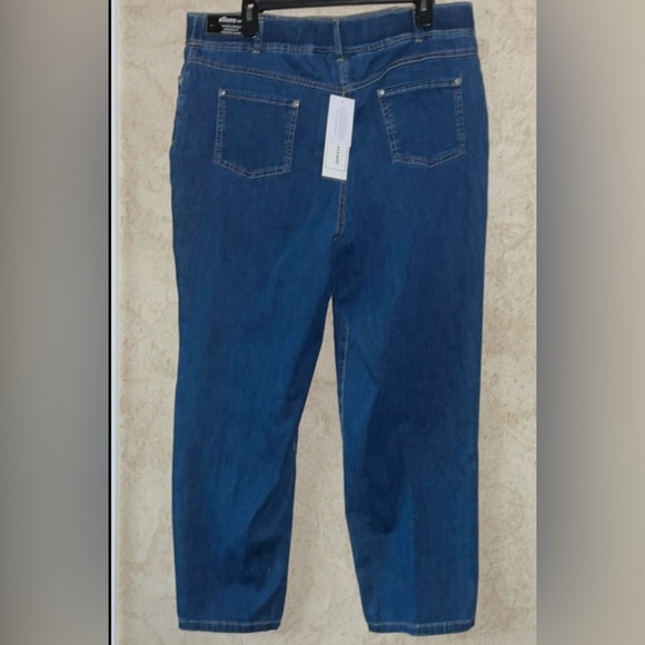 Alfred Dunner® In Full Bloom Dark Wash Denim Short Size 16 Petite NWT - Picture 4 of 6